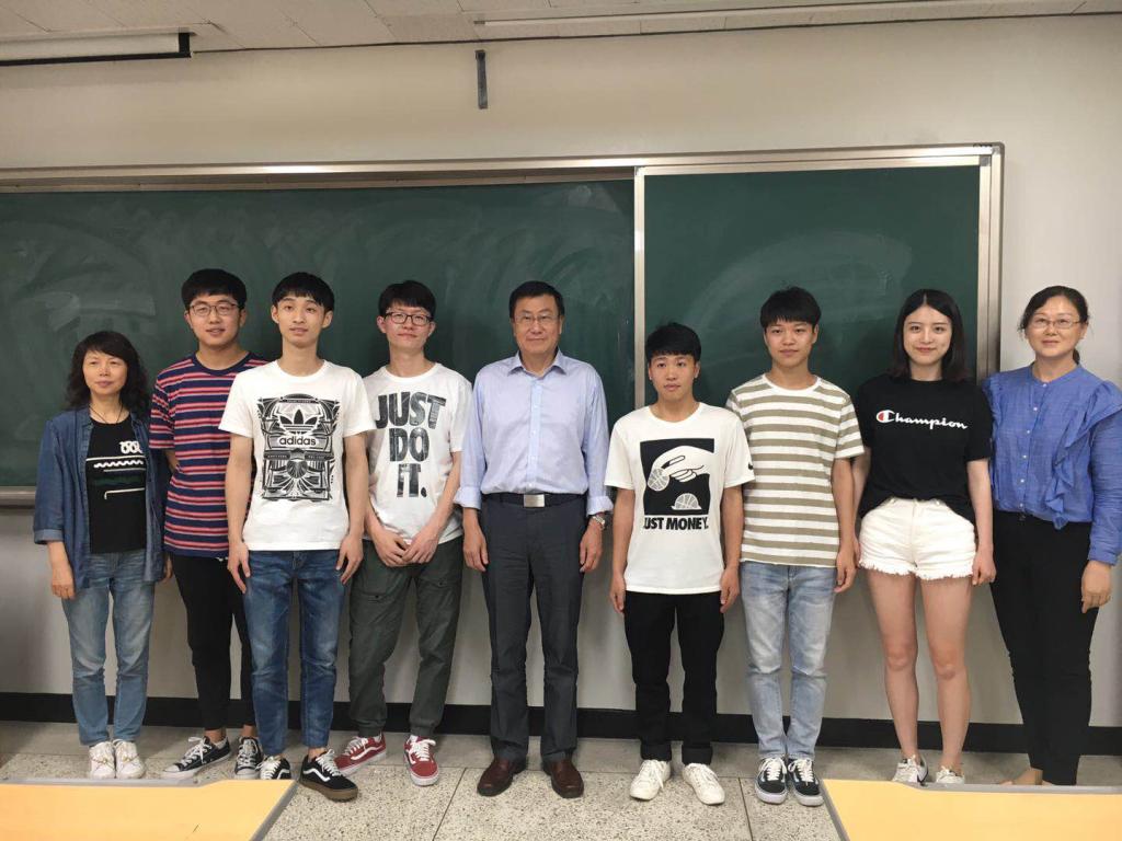 访问期间,肖大志与韩国国立昌原大学校长choi heabeom(崔海范)教授